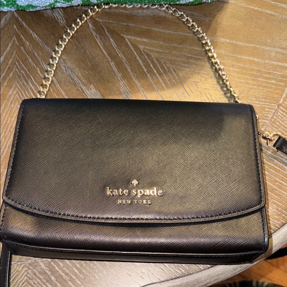kate spade Handbags - Kate Spade ♠️ Carson Black Saffiano Leather Crossbody - GUC